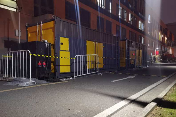 盐山柴油发电机组的输出电压是如何调节的？