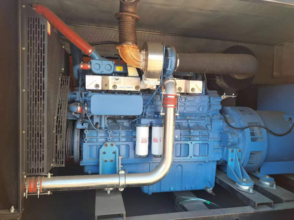 盐山燃油消耗率与进气温度的具体关系是什么？