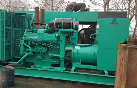 盐山发电机组如何判断水冷式机油散热器内部是否需要清洗？